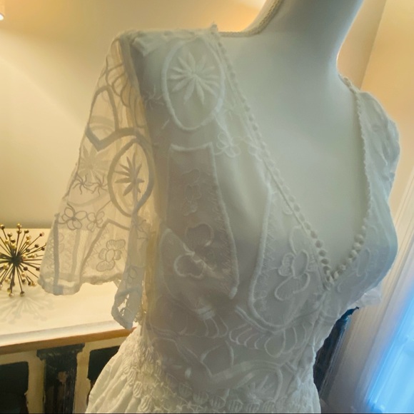 2/$40 Mi Ami White Lace Overlay Short Jumper Jumpsuit M - Picture 3 of 10